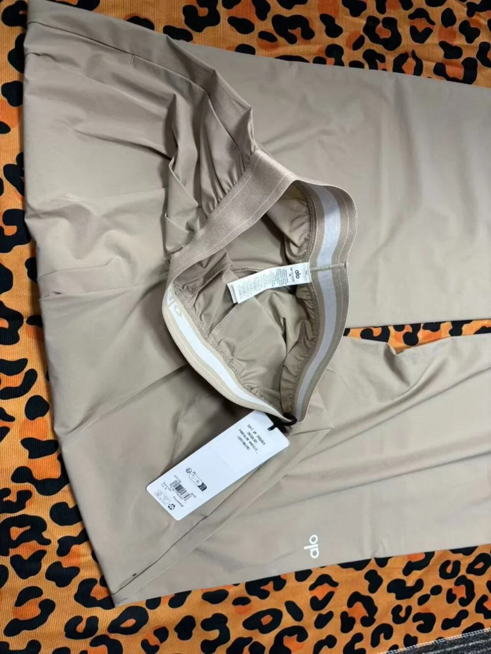 👑Alo Yoga Suit Up Trouser Gravel Color Regular 30-inch Inner Seam Length 🌟 - Picture 4 of 9